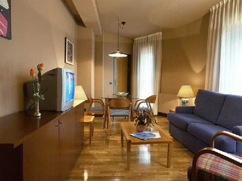 Aparthotel Campus Oviedo Ruang foto