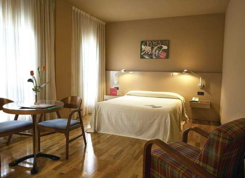 Aparthotel Campus Oviedo Ruang foto