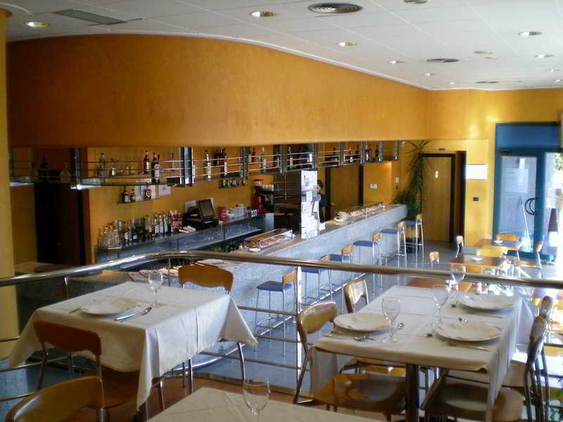 Aparthotel Campus Oviedo Restoran foto
