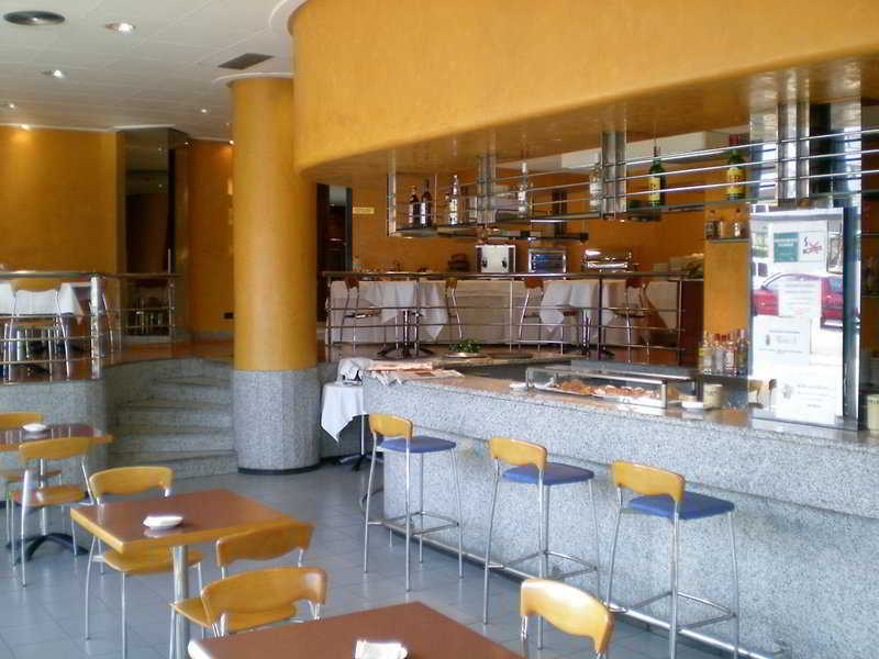 Aparthotel Campus Oviedo Restoran foto