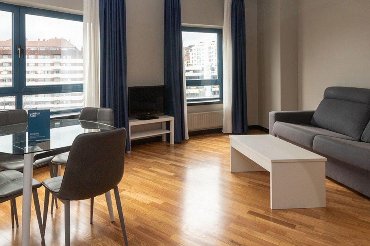 Aparthotel Campus Oviedo Bagian luar foto
