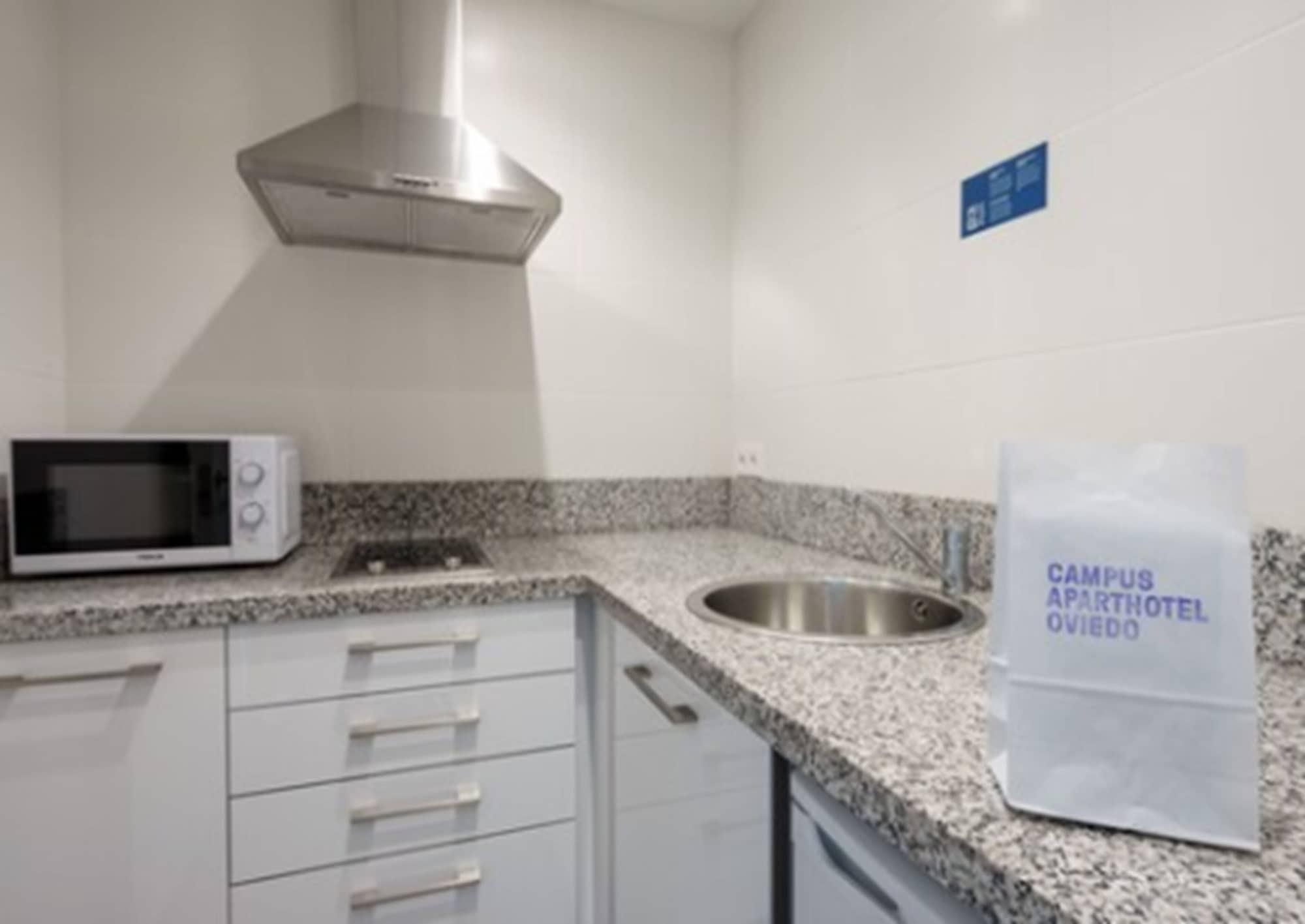 Aparthotel Campus Oviedo Bagian luar foto