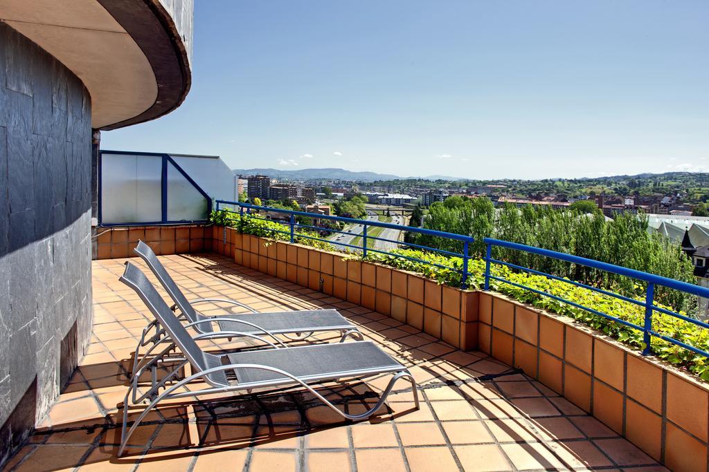 Aparthotel Campus Oviedo Bagian luar foto