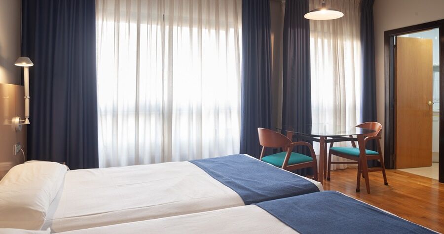Aparthotel Campus Oviedo Bagian luar foto