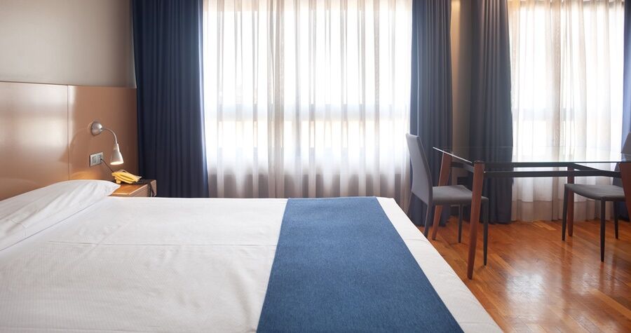 Aparthotel Campus Oviedo Bagian luar foto