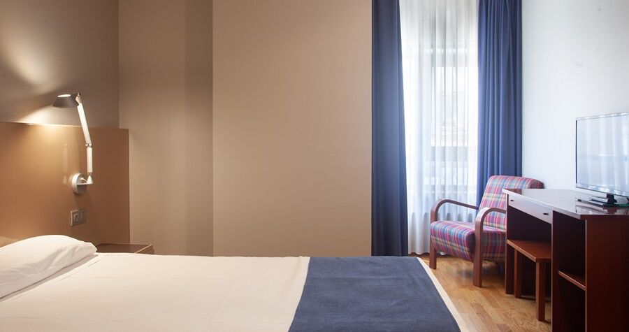 Aparthotel Campus Oviedo Bagian luar foto
