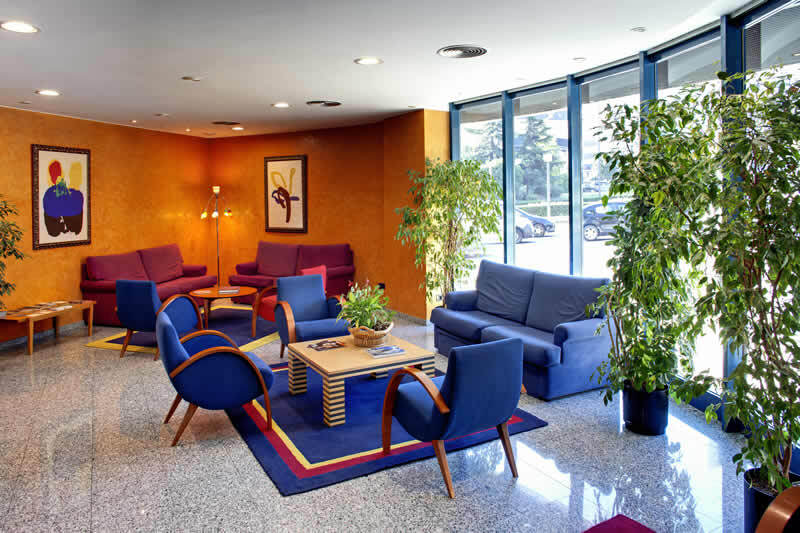 Aparthotel Campus Oviedo Bagian luar foto