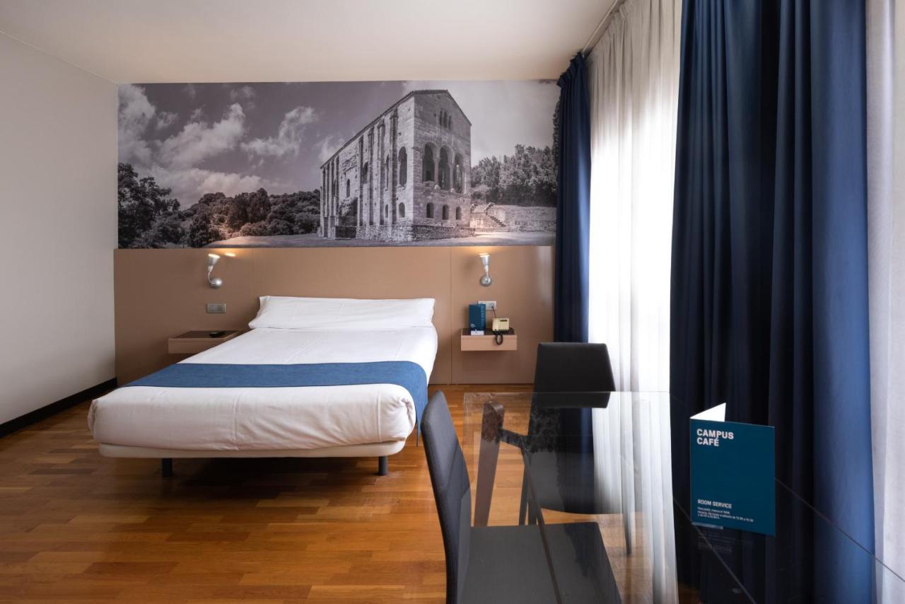 Aparthotel Campus Oviedo Bagian luar foto