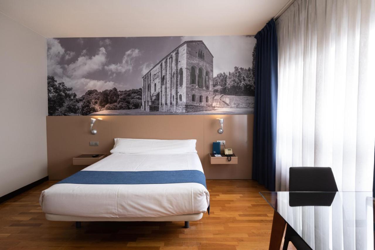 Aparthotel Campus Oviedo Bagian luar foto