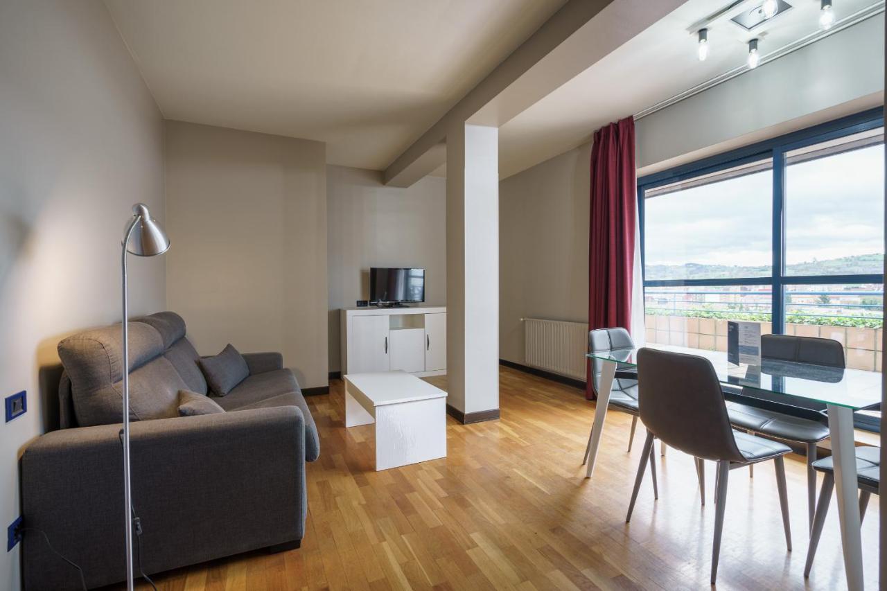 Aparthotel Campus Oviedo Bagian luar foto