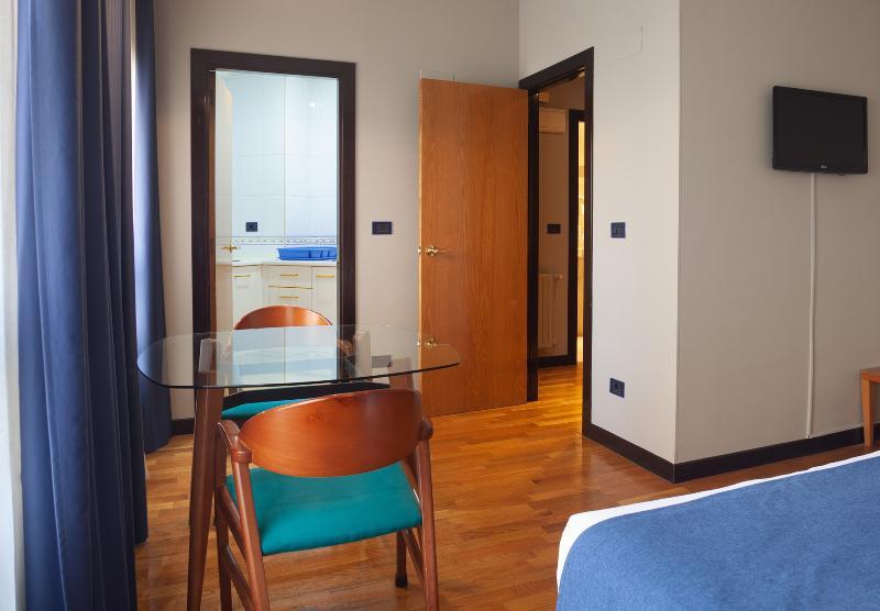 Aparthotel Campus Oviedo Bagian luar foto
