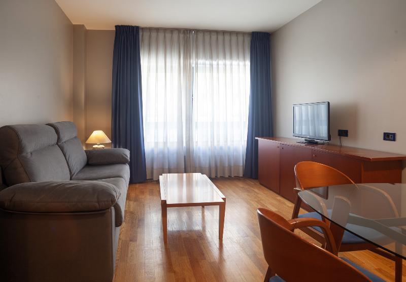Aparthotel Campus Oviedo Bagian luar foto